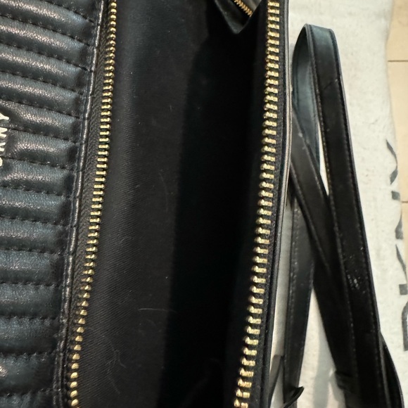 Stunning soft calf leather DKNY bag in very good condition. - Picture 3 of 4